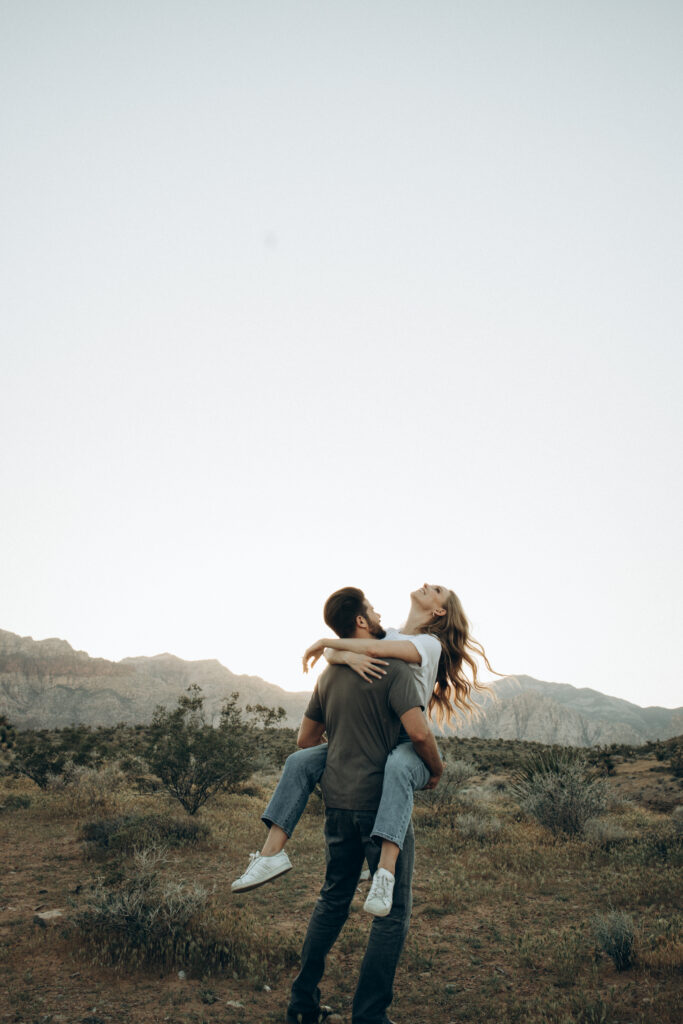 An Elopement-Style Engagement Photoshoot in Vegas