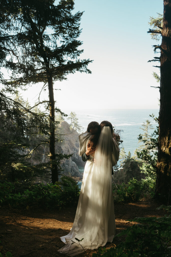 An Intimate Oregon Coast Elopement by Abby Leigh Photography: Documentary Wedding Photographer telling your love story