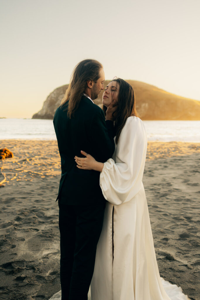 An Intimate Oregon Coast Elopement by Abby Leigh Photography: Documentary Wedding Photographer telling your love story