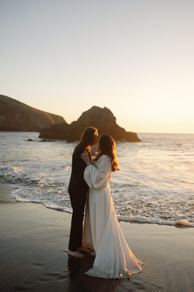 An Intimate Oregon Coast Elopement by Abby Leigh Photography: Documentary Wedding Photographer telling your love story