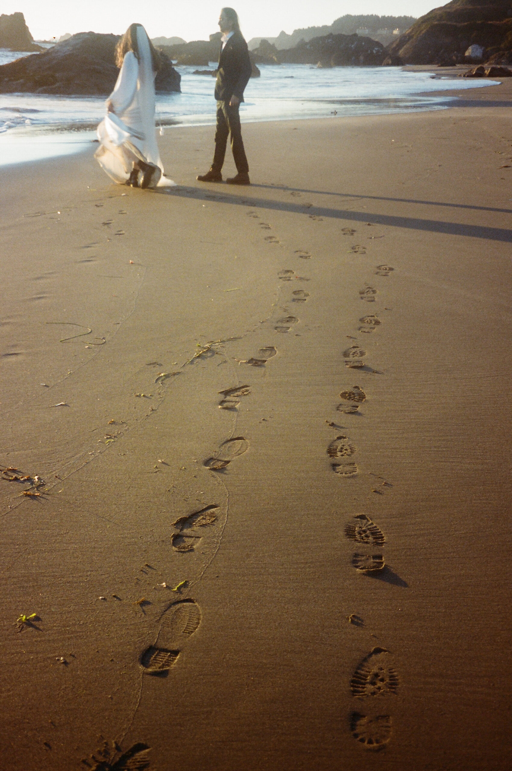 An Intimate Oregon Coast Elopement by Abby Leigh Photography: Documentary Wedding Photographer telling your love story