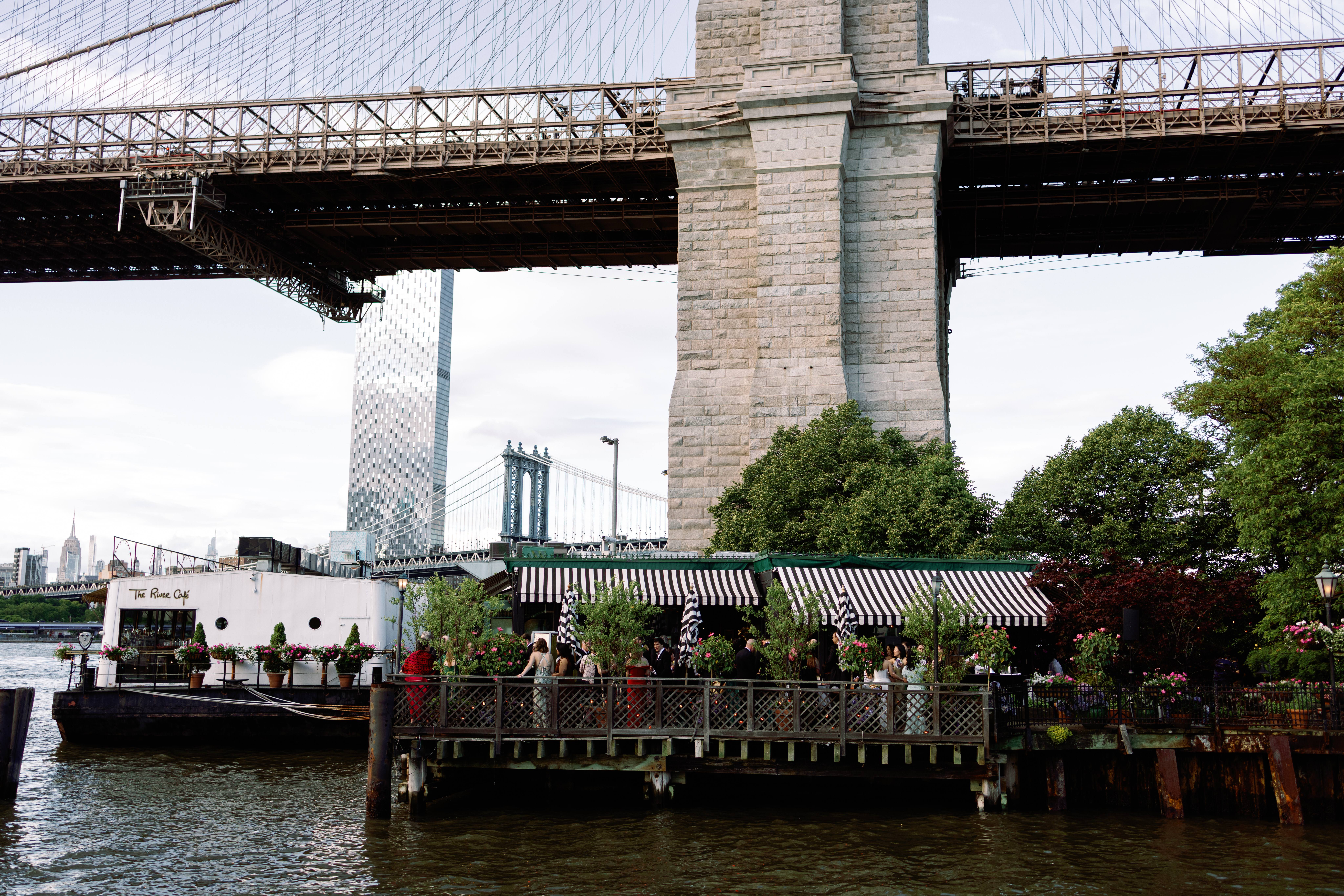 The River Café wedding in Brooklyn set beneath the Brooklyn Bridge with Manhattan skyline views