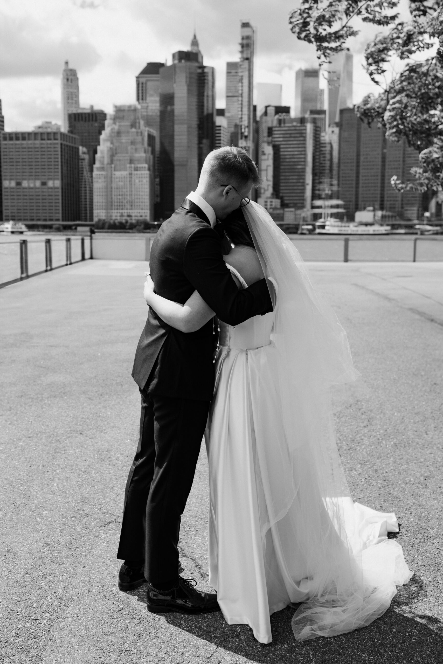 Couple exchanging vows in Brooklyn overlooking Manhattan