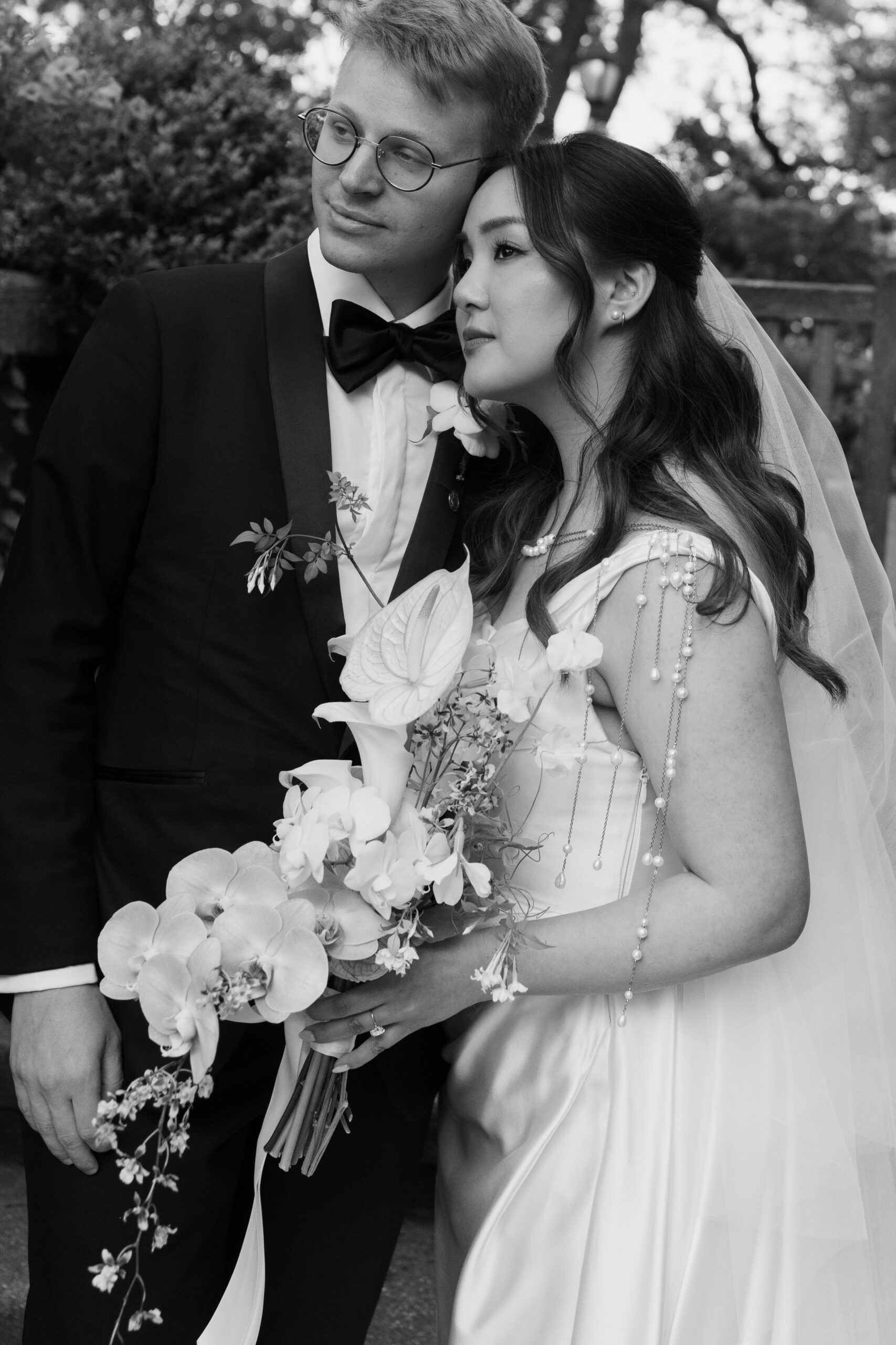 bride and groom portraits at the River Café in Brooklyn set beneath the Brooklyn Bridge with Manhattan skyline views