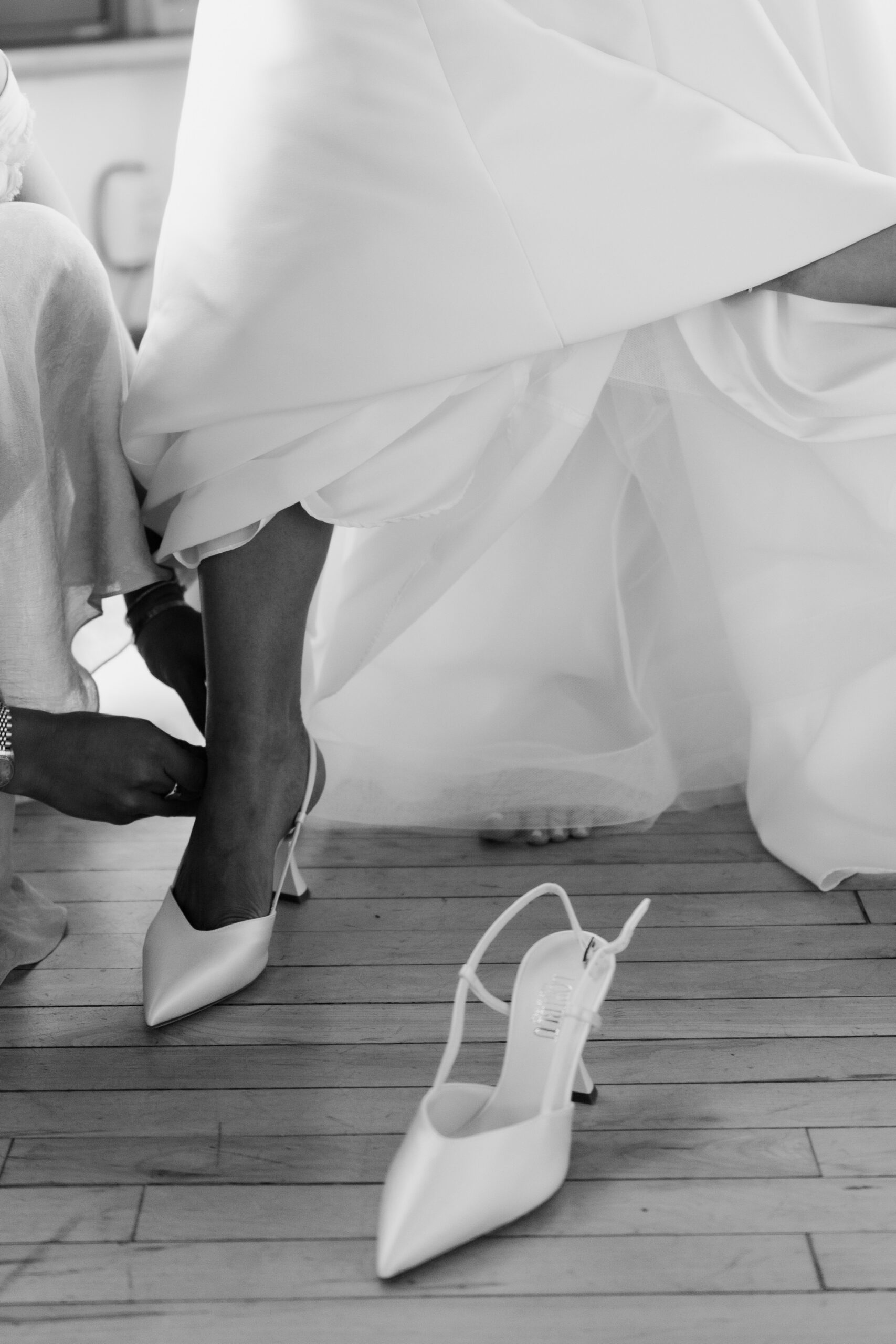 Bride’s vintage details and putting shoes on