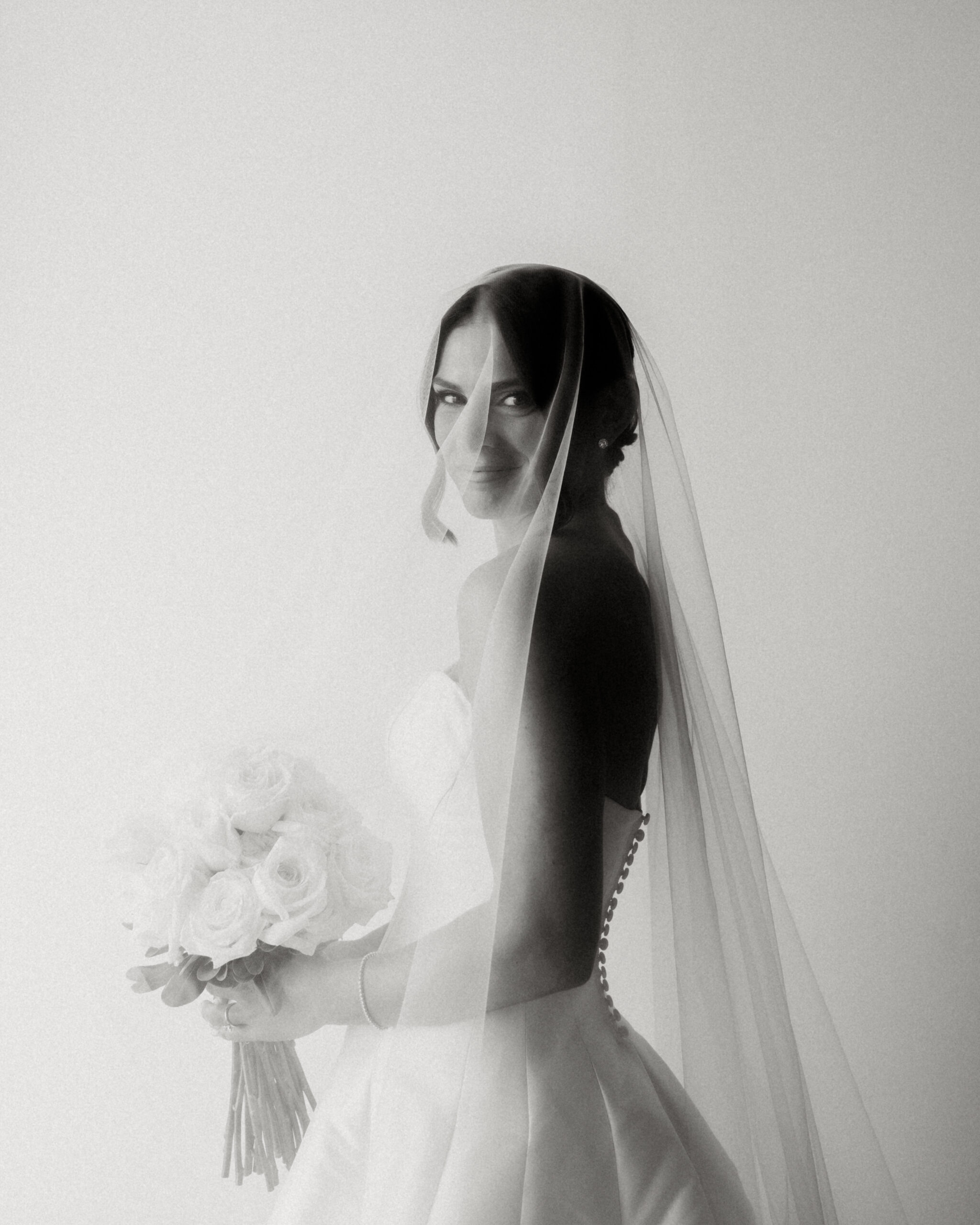 Bride’s vintage details and veil in black and white