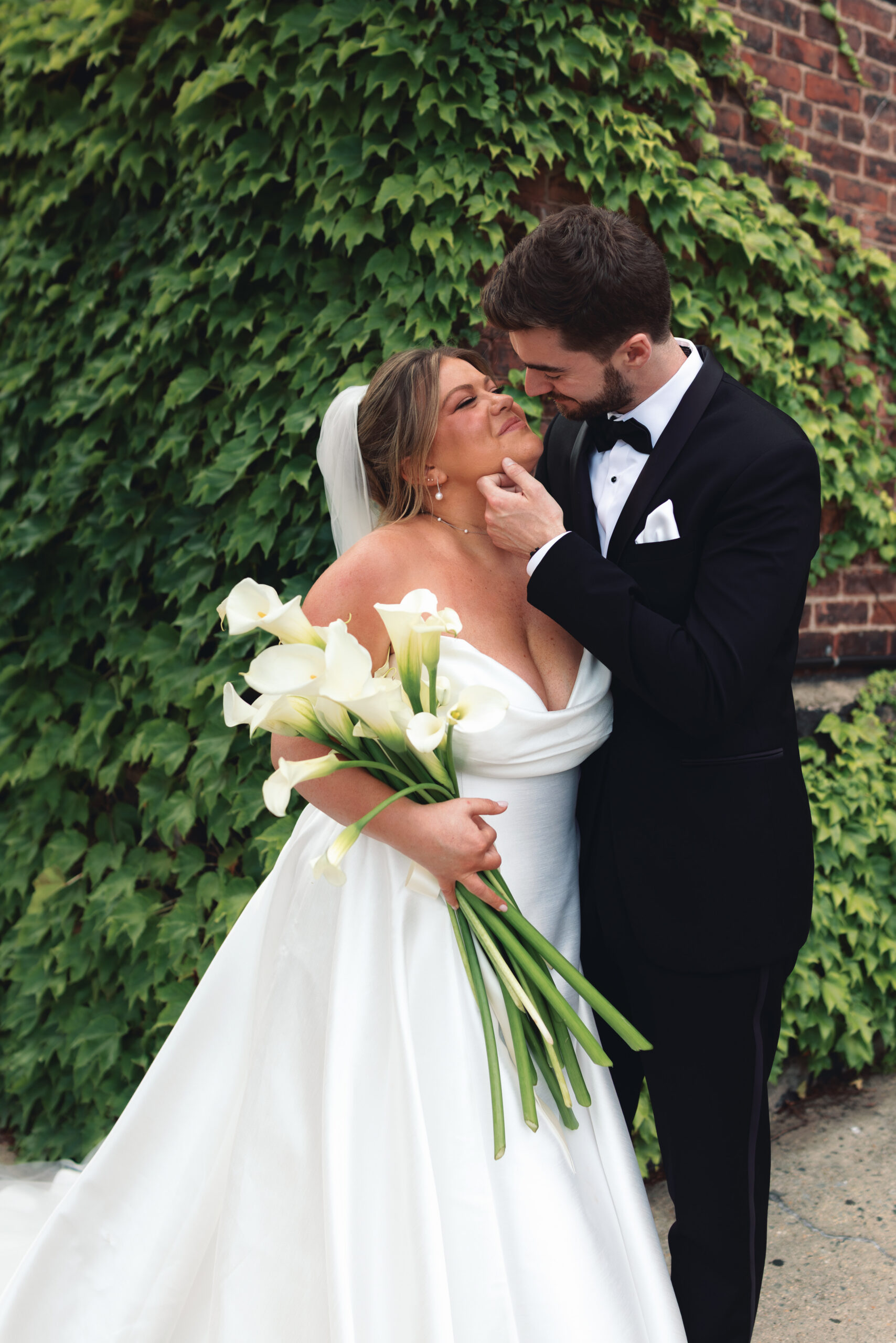 Calla lily floral arrangements in modern sculptural style for bridal bouquet 