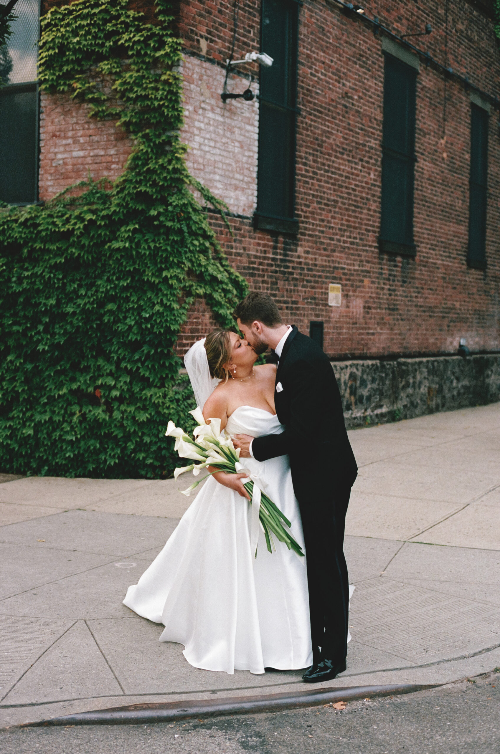 Calla lily floral arrangements in modern sculptural style for bridal bouquet 